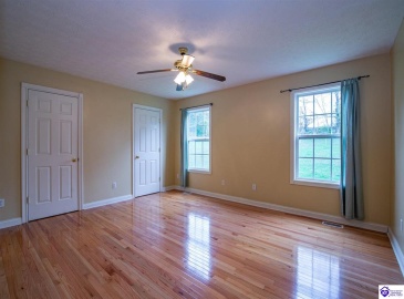 Cold Creek Court, Elizabethtown, Kentucky 42701, ,3 BathroomsBathrooms,For Sale,Cold Creek Court,HK24004452