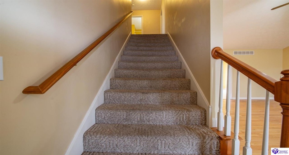 Cold Creek Court, Elizabethtown, Kentucky 42701, ,3 BathroomsBathrooms,For Sale,Cold Creek Court,HK24004452