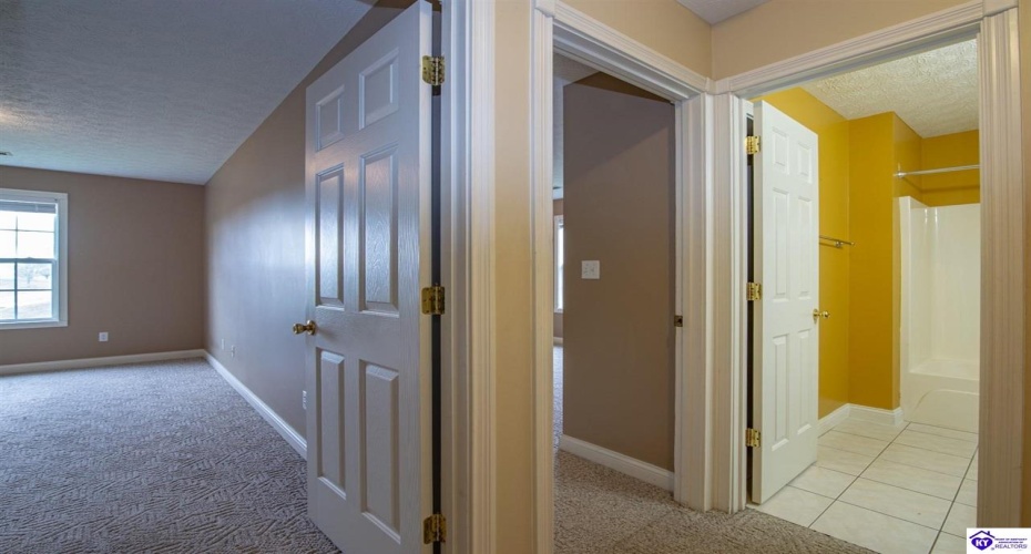 Cold Creek Court, Elizabethtown, Kentucky 42701, ,3 BathroomsBathrooms,For Sale,Cold Creek Court,HK24004452