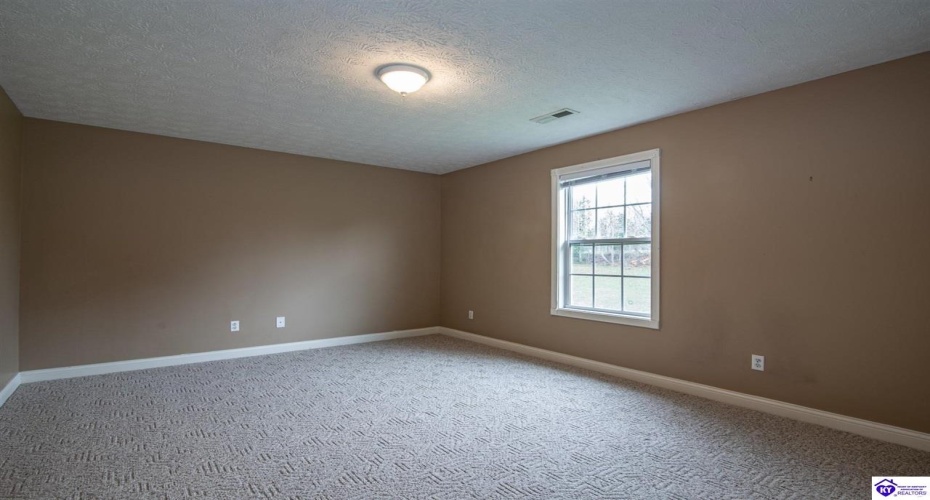 Cold Creek Court, Elizabethtown, Kentucky 42701, ,3 BathroomsBathrooms,For Sale,Cold Creek Court,HK24004452