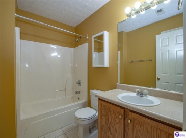 Cold Creek Court, Elizabethtown, Kentucky 42701, ,3 BathroomsBathrooms,For Sale,Cold Creek Court,HK24004452