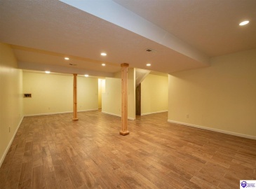 Cold Creek Court, Elizabethtown, Kentucky 42701, ,3 BathroomsBathrooms,For Sale,Cold Creek Court,HK24004452