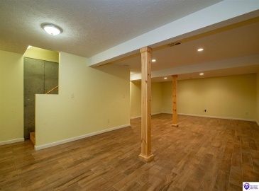 Cold Creek Court, Elizabethtown, Kentucky 42701, ,3 BathroomsBathrooms,For Sale,Cold Creek Court,HK24004452