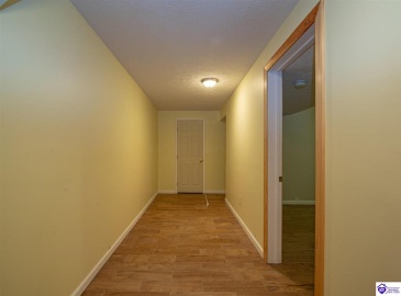 Cold Creek Court, Elizabethtown, Kentucky 42701, ,3 BathroomsBathrooms,For Sale,Cold Creek Court,HK24004452