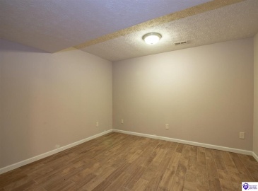 Cold Creek Court, Elizabethtown, Kentucky 42701, ,3 BathroomsBathrooms,For Sale,Cold Creek Court,HK24004452