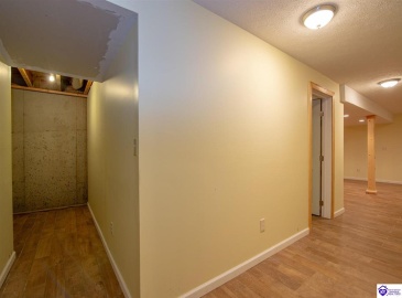 Cold Creek Court, Elizabethtown, Kentucky 42701, ,3 BathroomsBathrooms,For Sale,Cold Creek Court,HK24004452