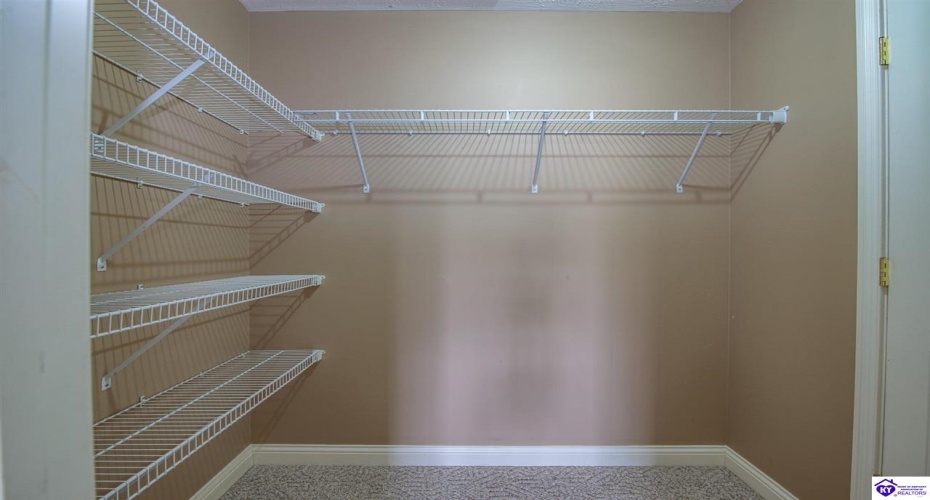 Cold Creek Court, Elizabethtown, Kentucky 42701, ,3 BathroomsBathrooms,For Sale,Cold Creek Court,HK24004452