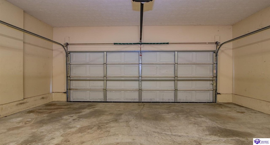 Cold Creek Court, Elizabethtown, Kentucky 42701, ,3 BathroomsBathrooms,For Sale,Cold Creek Court,HK24004452