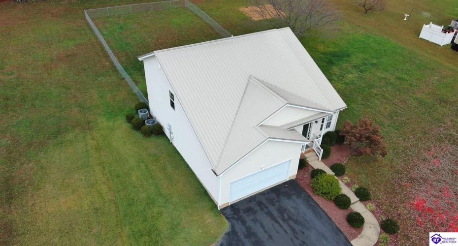 Cold Creek Court, Elizabethtown, Kentucky 42701, ,3 BathroomsBathrooms,For Sale,Cold Creek Court,HK24004452