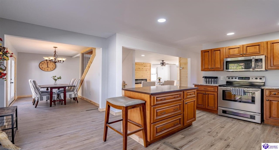 S. Wilson Rd, Elizabethtown, Kentucky 42701, ,2 BathroomsBathrooms,For Sale,S. Wilson Rd,HK24004457