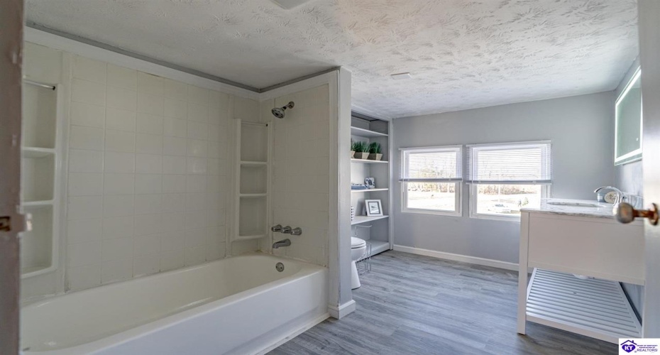 S. Wilson Rd, Elizabethtown, Kentucky 42701, ,2 BathroomsBathrooms,For Sale,S. Wilson Rd,HK24004457