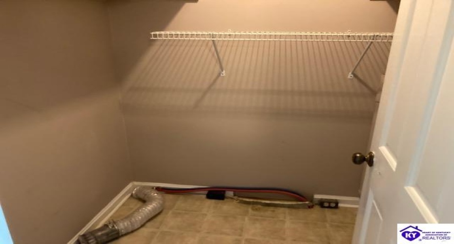 White Oak Drive, Elizabethtown, Kentucky 42701, ,2 BathroomsBathrooms,For Sale,White Oak Drive,HK23001631