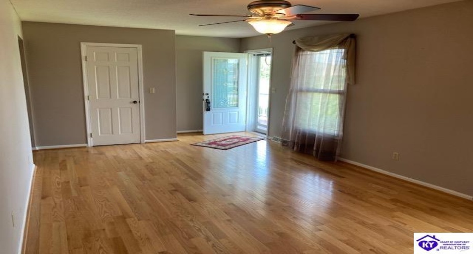 White Oak Drive, Elizabethtown, Kentucky 42701, ,2 BathroomsBathrooms,For Sale,White Oak Drive,HK23001631