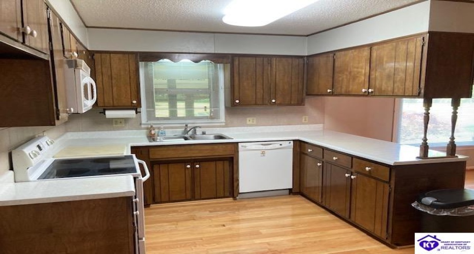 White Oak Drive, Elizabethtown, Kentucky 42701, ,2 BathroomsBathrooms,For Sale,White Oak Drive,HK23001631