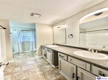 Woodland Drive, Radcliff, Kentucky 40160, ,4 BathroomsBathrooms,For Sale,Woodland Drive,HK24004463