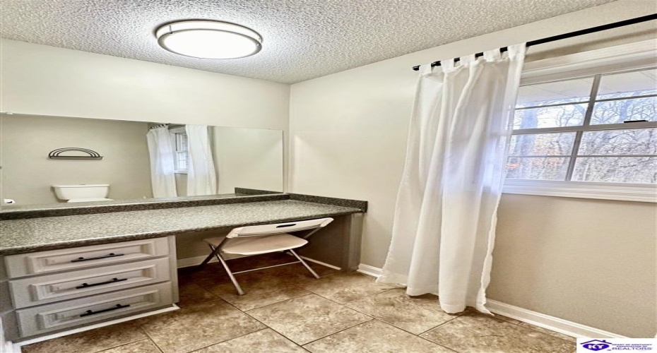 Woodland Drive, Radcliff, Kentucky 40160, ,4 BathroomsBathrooms,For Sale,Woodland Drive,HK24004463