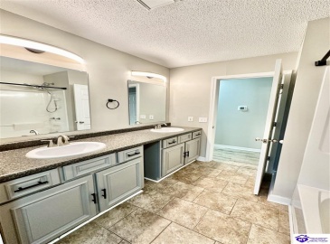 Woodland Drive, Radcliff, Kentucky 40160, ,4 BathroomsBathrooms,For Sale,Woodland Drive,HK24004463