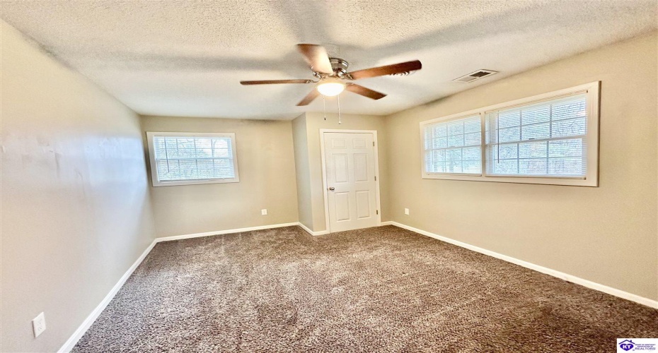 Woodland Drive, Radcliff, Kentucky 40160, ,4 BathroomsBathrooms,For Sale,Woodland Drive,HK24004463