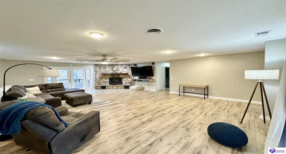 Woodland Drive, Radcliff, Kentucky 40160, ,4 BathroomsBathrooms,For Sale,Woodland Drive,HK24004463