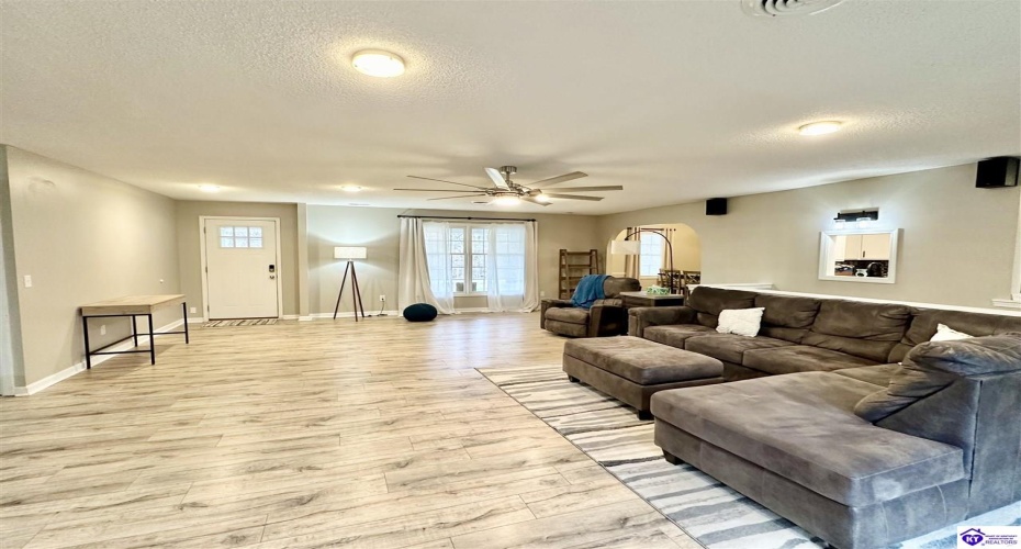 Woodland Drive, Radcliff, Kentucky 40160, ,4 BathroomsBathrooms,For Sale,Woodland Drive,HK24004463