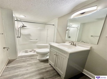 Woodland Drive, Radcliff, Kentucky 40160, ,4 BathroomsBathrooms,For Sale,Woodland Drive,HK24004463