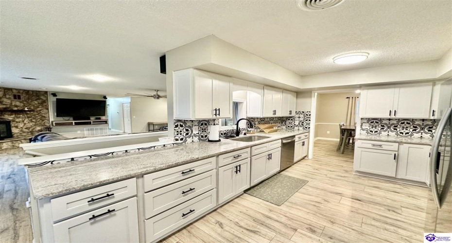 Woodland Drive, Radcliff, Kentucky 40160, ,4 BathroomsBathrooms,For Sale,Woodland Drive,HK24004463