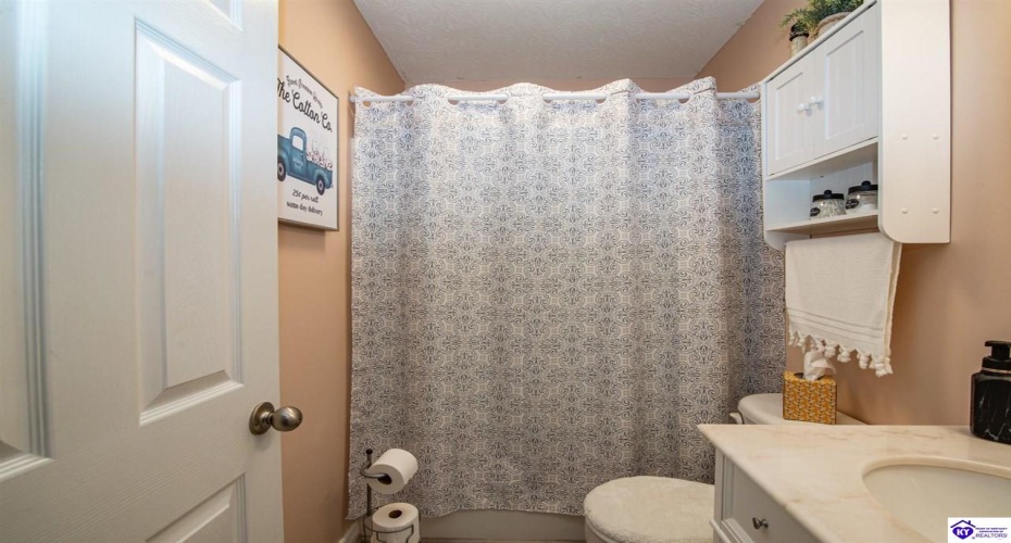 Joy Court, Radcliff, Kentucky 40160, ,2 BathroomsBathrooms,For Sale,Joy Court,HK24004468