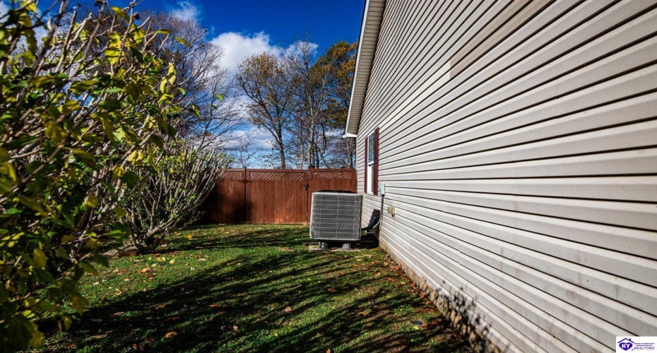 Joy Court, Radcliff, Kentucky 40160, ,2 BathroomsBathrooms,For Sale,Joy Court,HK24004468