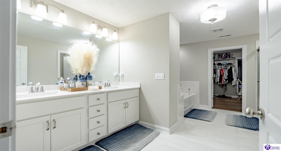 Mt Carmel Boulevard, Rineyville, Kentucky 40162, ,3 BathroomsBathrooms,For Sale,Mt Carmel Boulevard,HK24004474