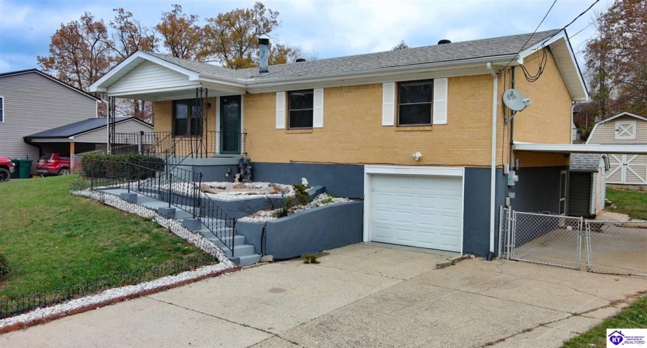 Kentucky Circle, Radcliff, Kentucky 40160, ,3 BathroomsBathrooms,For Sale,Kentucky Circle,HK24004475