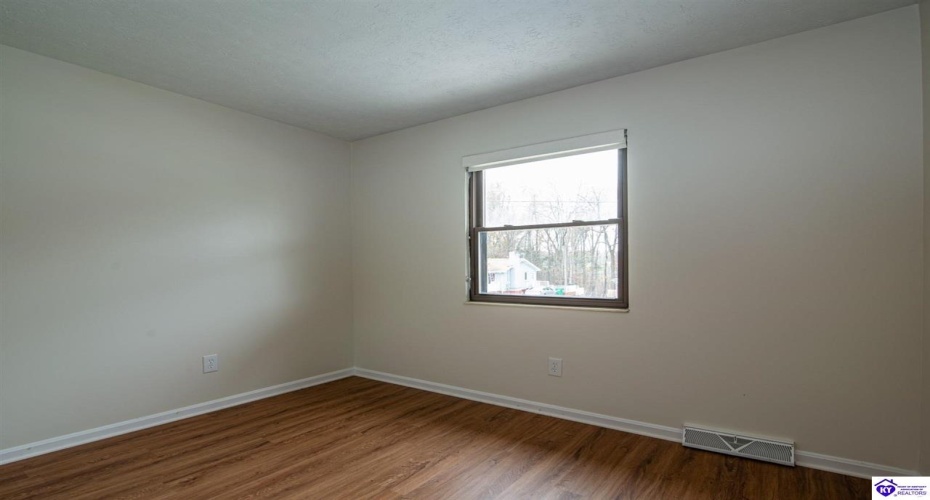 Kentucky Circle, Radcliff, Kentucky 40160, ,3 BathroomsBathrooms,For Sale,Kentucky Circle,HK24004475