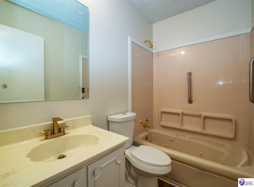 Kentucky Circle, Radcliff, Kentucky 40160, ,3 BathroomsBathrooms,For Sale,Kentucky Circle,HK24004475