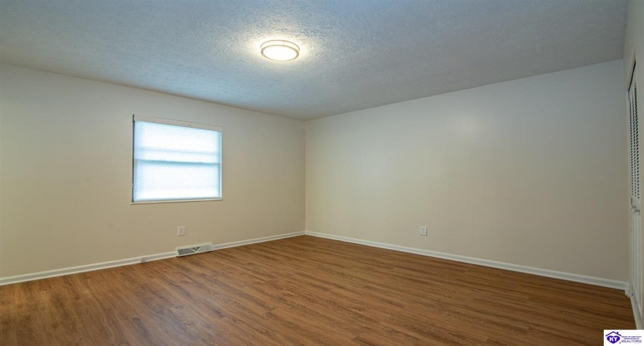 Kentucky Circle, Radcliff, Kentucky 40160, ,3 BathroomsBathrooms,For Sale,Kentucky Circle,HK24004475