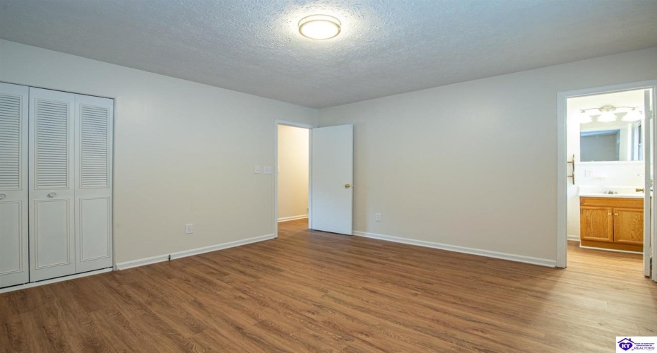 Kentucky Circle, Radcliff, Kentucky 40160, ,3 BathroomsBathrooms,For Sale,Kentucky Circle,HK24004475