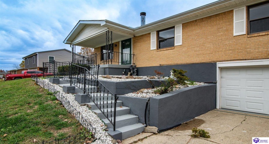 Kentucky Circle, Radcliff, Kentucky 40160, ,3 BathroomsBathrooms,For Sale,Kentucky Circle,HK24004475