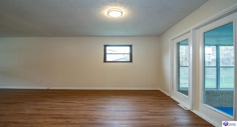 Kentucky Circle, Radcliff, Kentucky 40160, ,3 BathroomsBathrooms,For Sale,Kentucky Circle,HK24004475