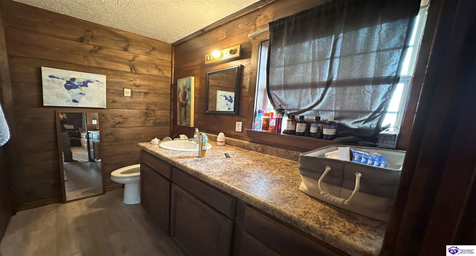 Highway 259, Leitchfield, Kentucky 42754, ,2 BathroomsBathrooms,For Sale,Highway 259,HK24004479