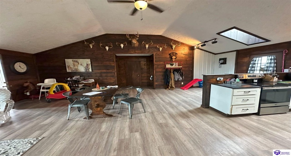 Highway 259, Leitchfield, Kentucky 42754, ,2 BathroomsBathrooms,For Sale,Highway 259,HK24004479