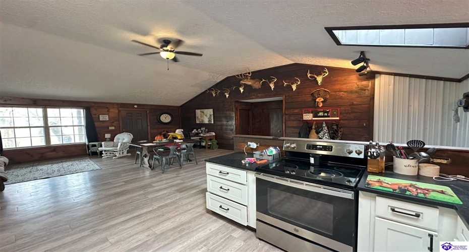 Highway 259, Leitchfield, Kentucky 42754, ,2 BathroomsBathrooms,For Sale,Highway 259,HK24004479