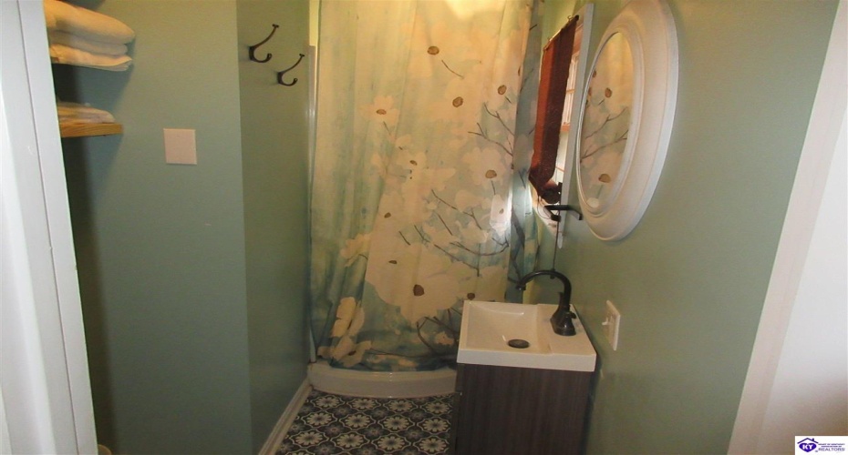 Wildwood Drive, Elizabethtown, Kentucky 42701, ,3 BathroomsBathrooms,For Sale,Wildwood Drive,HK24004481