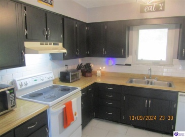 Creekside Court, Radcliff, Kentucky 40160, ,2 BathroomsBathrooms,For Sale,Creekside Court,HK24003845