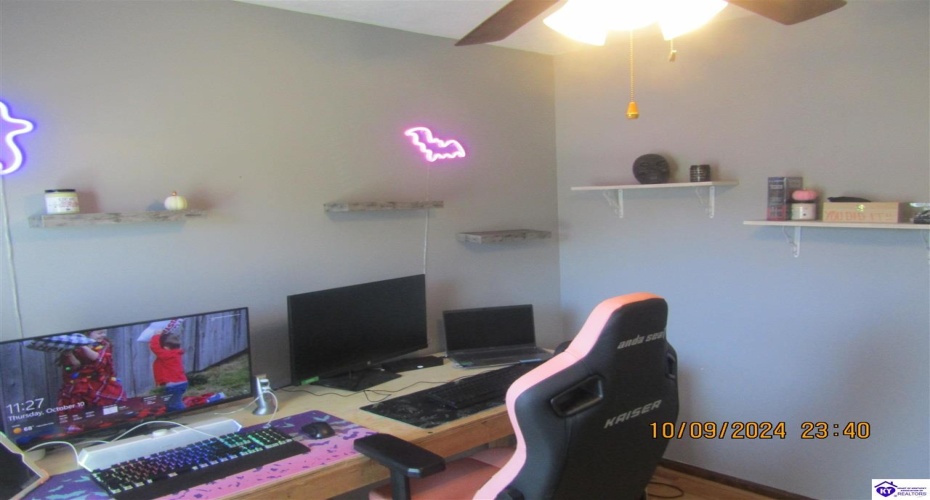 Creekside Court, Radcliff, Kentucky 40160, ,2 BathroomsBathrooms,For Sale,Creekside Court,HK24003845