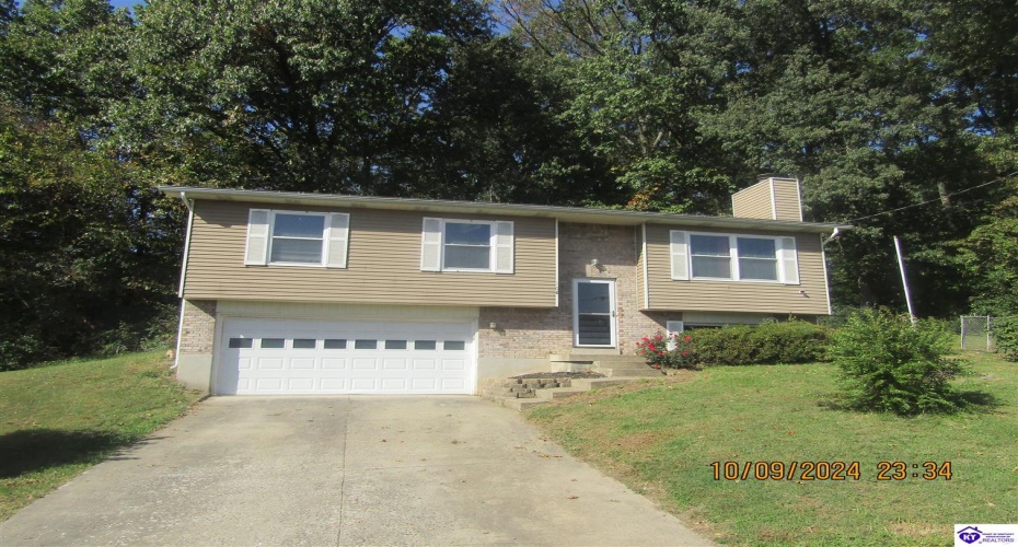 Creekside Court, Radcliff, Kentucky 40160, ,2 BathroomsBathrooms,For Sale,Creekside Court,HK24003845