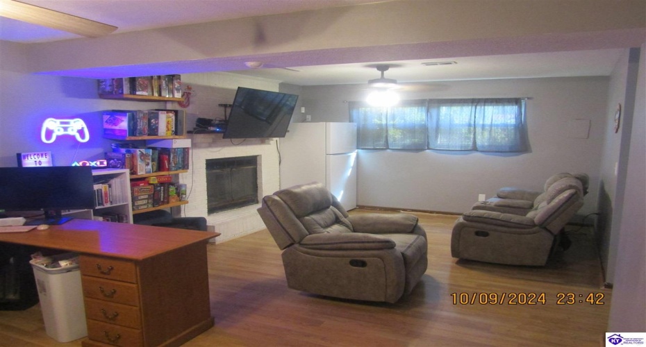 Creekside Court, Radcliff, Kentucky 40160, ,2 BathroomsBathrooms,For Sale,Creekside Court,HK24003845