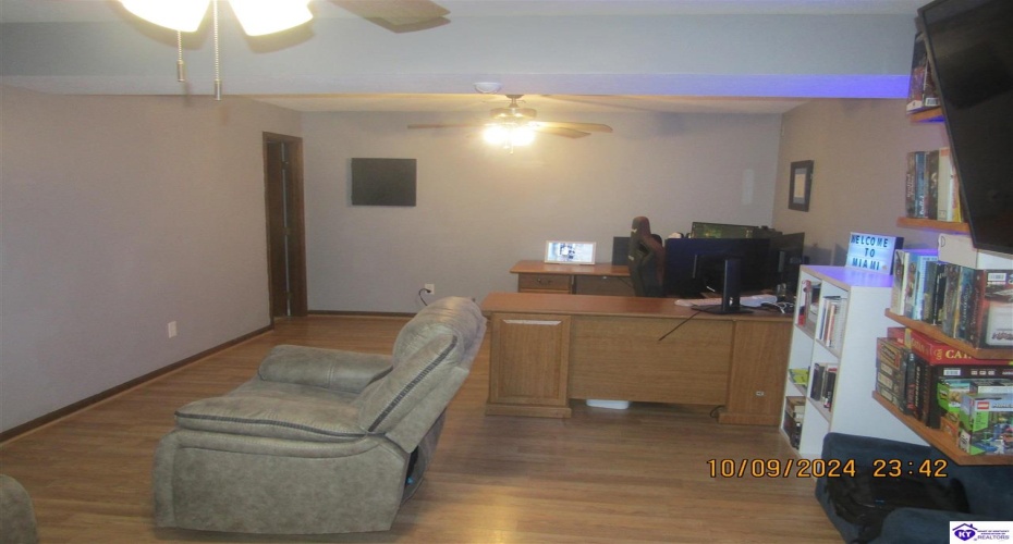 Creekside Court, Radcliff, Kentucky 40160, ,2 BathroomsBathrooms,For Sale,Creekside Court,HK24003845