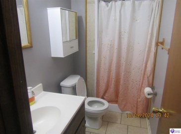 Creekside Court, Radcliff, Kentucky 40160, ,2 BathroomsBathrooms,For Sale,Creekside Court,HK24003845