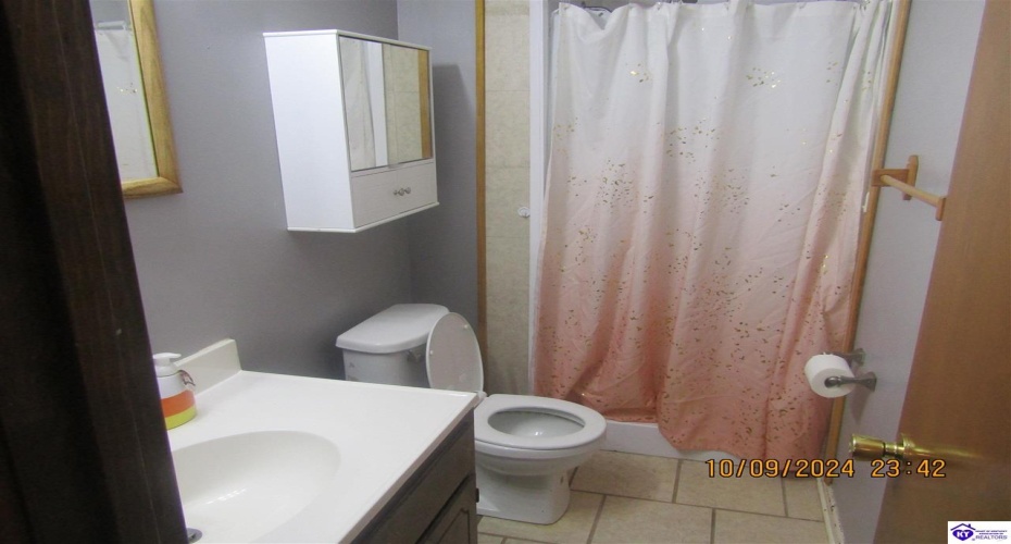 Creekside Court, Radcliff, Kentucky 40160, ,2 BathroomsBathrooms,For Sale,Creekside Court,HK24003845