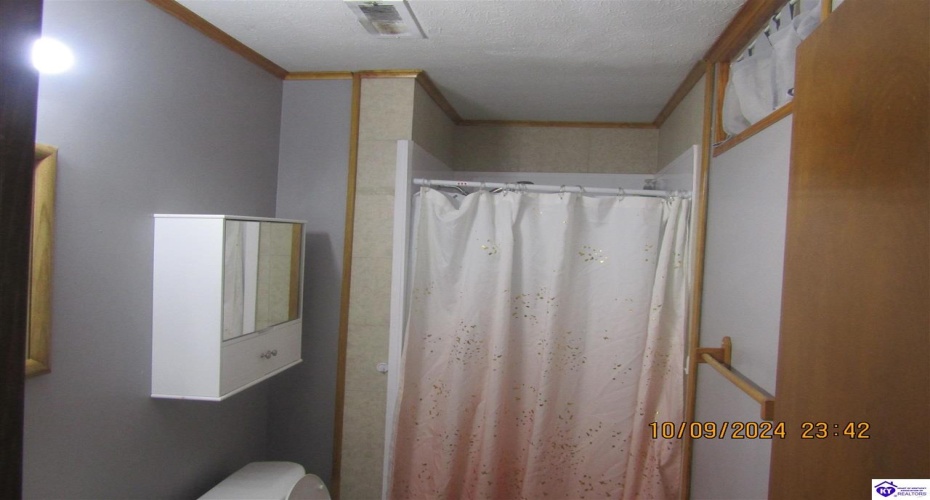 Creekside Court, Radcliff, Kentucky 40160, ,2 BathroomsBathrooms,For Sale,Creekside Court,HK24003845