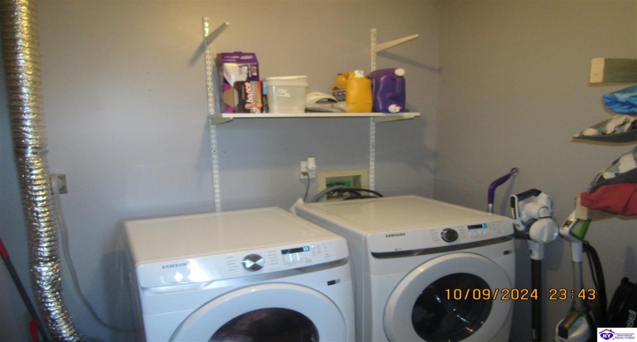 Creekside Court, Radcliff, Kentucky 40160, ,2 BathroomsBathrooms,For Sale,Creekside Court,HK24003845