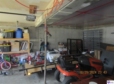 Creekside Court, Radcliff, Kentucky 40160, ,2 BathroomsBathrooms,For Sale,Creekside Court,HK24003845